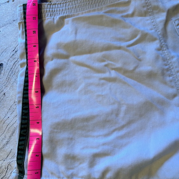 ❌SOLD Abercrombie & Fitch pull on shorts Size Small Tan and Forest Green side - Picture 6 of 7